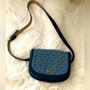 ✨MICHAEL MICHAEL KORS Denim Signature Belt Bag